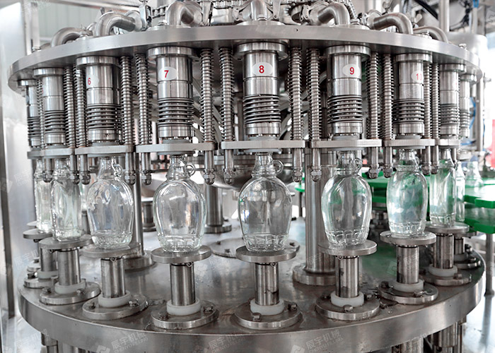 三合一白酒灌裝機(jī) 三合一白酒灌裝機(jī)