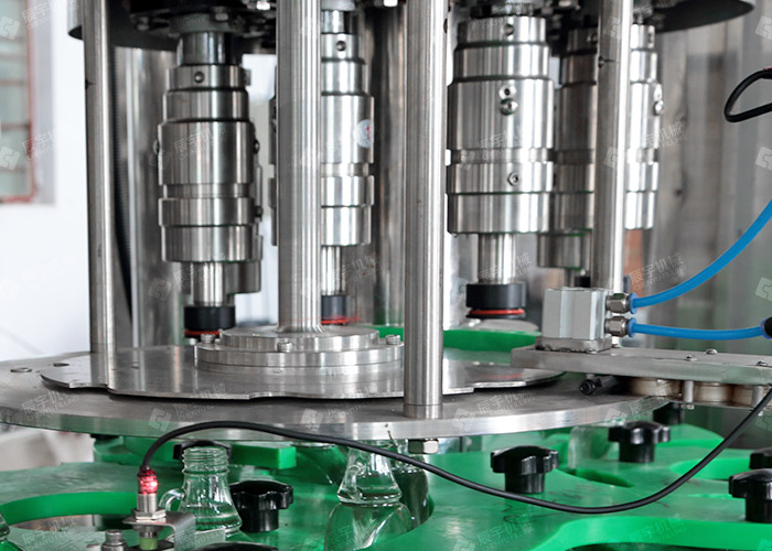 三合一白酒灌裝機(jī) 三合一白酒灌裝機(jī)